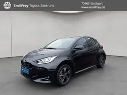 Mysticschwarz mica Neu 2025 Toyota Yaris Hybrid Comfort Limousine | 24.490 € (Fairer Preis)
