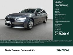 Graphitegrau metallic Gebraucht 2025 Skoda Superb Essence Kombi | 32.227 € (Guter Preis)