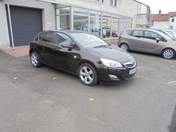 Mahogany brown (p2/so) Gebraucht 2012 Opel Astra S Limousine | 8.990 € (Fairer Preis)