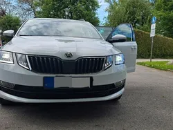 Schwarz Gebraucht 2018 Skoda Octavia Ambition Kombi | 10.000 € (Superpreis)