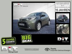 Cardamon green (6w4)/ black mi Gebraucht 2022 Toyota Aygo Pulse Kleinwagen | 12.990 € (Fairer Preis)