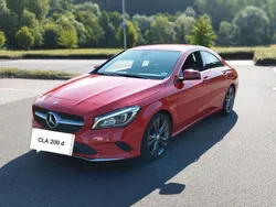 Rot Gebraucht 2016 Mercedes CLA200 Urban Coupé | 11.300 € (Superpreis)
