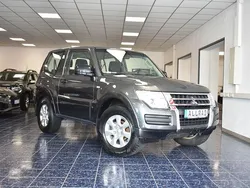 Mineralgrau (m) Gebraucht 2016 Mitsubishi Pajero SUV | 29.870 € (Fairer Preis)