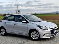 Silber Gebraucht 2017 Hyundai i20 Classic Limousine | 6.999 € (Guter Preis)