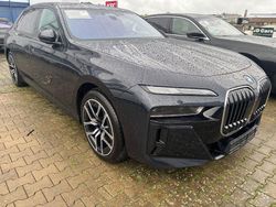 Schwarz Gebraucht 2024 BMW 750e M Sport Limousine | 99.900 € (Fairer Preis)