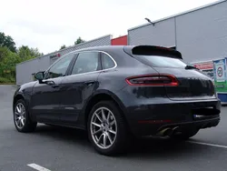 Grau Gebraucht 2016 Porsche Macan S SUV | 22.999 € (Fairer Preis)