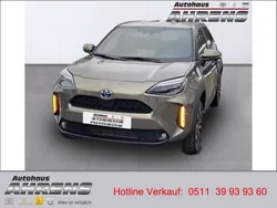 Dunkel bronze metallic Gebraucht 2023 Toyota Yaris Cross Connect Style SUV | 27.490 € (Fairer Preis)