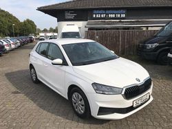 Weiß Gebraucht 2023 Skoda Fabia Active Kleinwagen | 10.499 €