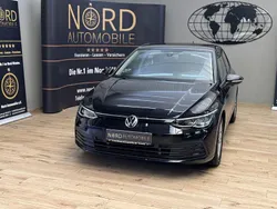 Deep black perleffek (metallic) Gebraucht 2021 VW Golf VIII Life Limousine | 20.649 € (Fairer Preis)