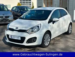 Weiß Gebraucht 2013 Kia Rio DREAM-TEAM Edition Limousine | 9.985 € (Etwas zu teuer)