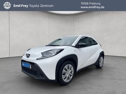 Schneeweiß Gebraucht 2023 Toyota Aygo X-play Kleinwagen | 14.990 € (Guter Preis)