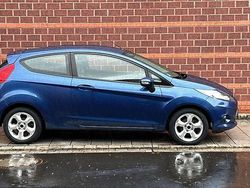 Blau Gebraucht 2009 Ford Fiesta Kleinwagen | 2.500 € (Guter Preis)