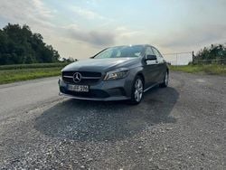 Grau Gebraucht 2017 Mercedes A180 Kombi | 15.500 € (Fairer Preis)