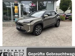 Braun Gebraucht 2024 Toyota Yaris Cross Team SUV | 26.960 € (Fairer Preis)