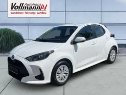 Weiß Gebraucht 2022 Toyota Yaris Hybrid Comfort Limousine | 18.750 € (Guter Preis)