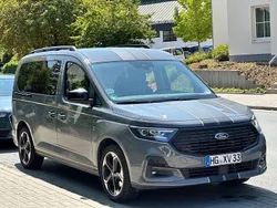 Grau Gebraucht 2024 Ford Grand Tourneo Connect Sport Van / Kleinbus | 32.200 €