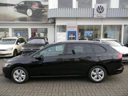 Deep black perleffekt (metallic) Gebraucht 2023 VW Golf VIII Life Kombi | 27.998 € (Etwas zu teuer)