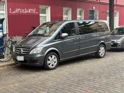Grau Gebraucht 2011 Mercedes Viano Edition Van / Kleinbus | 19.900 € (Fairer Preis)