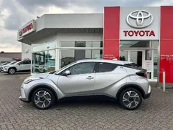 Silver metallic Gebraucht 2023 Toyota C-HR Team SUV | 30.490 € (Guter Preis)