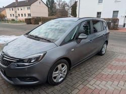 Grau Gebraucht 2017 Opel Zafira Tourer Van / Kleinbus | 10.300 € (Guter Preis)
