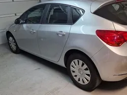 Grau Gebraucht 2014 Opel Astra Exklusiv Limousine | 7.200 € (Fairer Preis)