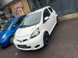 Weiß Gebraucht 2011 Toyota Aygo Edition Kleinwagen | 6.800 € (Etwas zu teuer)