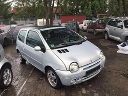 Silber Gebraucht 2003 Renault Twingo Kleinwagen | 900 €