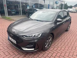 Grau Gebraucht 2023 Ford Focus ST-Line Limousine | 23.990 € (Etwas zu teuer)
