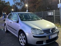 Grau Gebraucht 2004 VW Golf V Limousine | 3.500 € (Teuer)