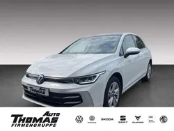 Weiß Gebraucht 2024 VW Golf VIII Life Limousine | 23.480 € (Fairer Preis)