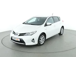 Weiß Gebraucht 2015 Toyota Auris Edition Limousine | 13.090 € (Fairer Preis)