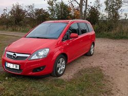 Rot Gebraucht 2011 Opel Zafira Family Van / Kleinbus | 7.100 € (Etwas zu teuer)