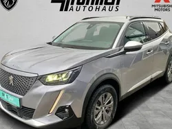 Silber Gebraucht 2022 Peugeot e-2008 Allure SUV | 18.990 € (Guter Preis)