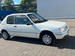 Weiß Gebraucht 1990 Peugeot 205 Kleinwagen | 6.700 €