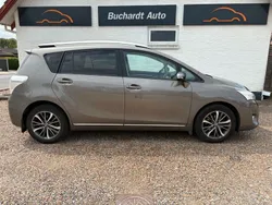 Grau Gebraucht 2016 Toyota Verso Premium Van / Kleinbus | 8.800 € (Fairer Preis)