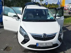 Weiß Gebraucht 2015 Opel Zafira Van / Kleinbus | 5.000 € (Fairer Preis)