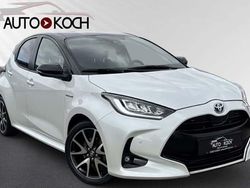 Weiß Gebraucht 2021 Toyota Yaris Hybrid Style Limousine | 20.990 € (Etwas zu teuer)
