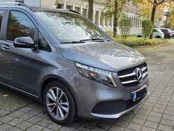 Grau Gebraucht 2023 Mercedes V300 Van / Kleinbus | 58.500 € (Superpreis)