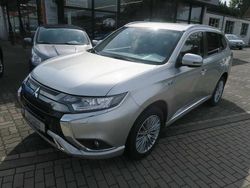 Silber Gebraucht 2020 Mitsubishi Outlander P-HEV Spirit SUV | 22.900 € (Fairer Preis)