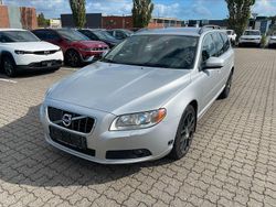 Silber Gebraucht 2013 Volvo V70 Momentum Kombi | 5.000 €