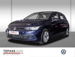 Blau Gebraucht 2023 VW Golf VIII Life Limousine | 24.380 € (Guter Preis)