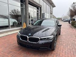 Black sapphire metallic (metallic) Gebraucht 2023 BMW 520 Kombi | 32.990 € (Guter Preis)