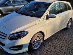 Weiß Gebraucht 2016 Mercedes B250 Style Van / Kleinbus | 18.990 € (Guter Preis)