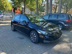 Schwarz Gebraucht 2021 VW Golf VIII Active Limousine | 18.590 € (Guter Preis)