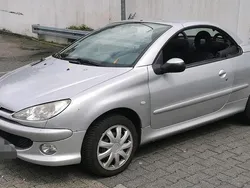 Silber Gebraucht 2003 Peugeot 206 CC Cabrio | 1.450 €