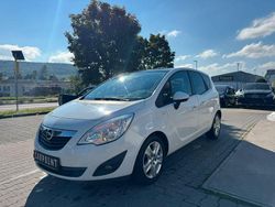 Weiß Gebraucht 2011 Opel Meriva Design Edition Van / Kleinbus | 3.990 € (Guter Preis)