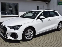 Weiss Gebraucht 2022 Audi A3 Basis Limousine | 21.990 € (Guter Preis)