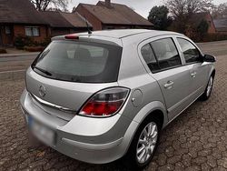 Silber Gebraucht 2007 Opel Astra Limousine | 2.699 € (Etwas zu teuer)