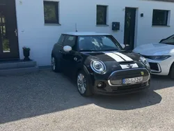 Schwarz Gebraucht 2020 Mini Cooper SE Kleinwagen | 15.200 € (Fairer Preis)