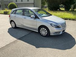 Silber Gebraucht 2013 Mercedes B200 Van / Kleinbus | 14.800 € (Fairer Preis)
